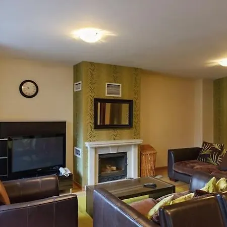 Cosy 3-Bedroom Top Floor Maisonette In Predela 2 아파트