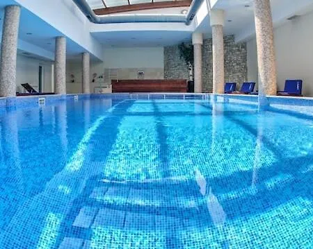 아파트 Cosy 3-Bedroom Top Floor Maisonette In Predela 2 *