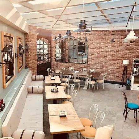 Cosy 3-Bedroom Top Floor Maisonette In Predela 2 반스코