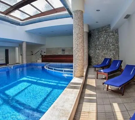 Cosy 3-Bedroom Top Floor Maisonette In Predela 2 아파트 반스코