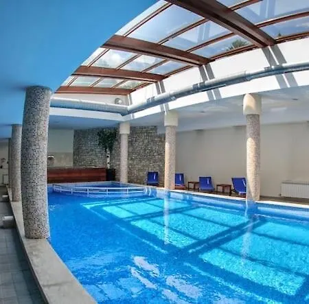 Cosy 3-Bedroom Top Floor Maisonette In Predela 2 반스코