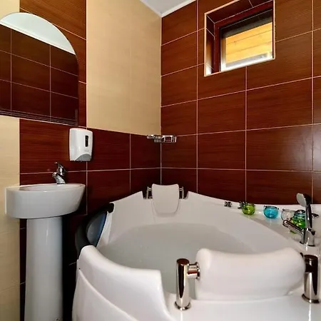 Cosy 3-Bedroom Top Floor Maisonette In Predela 2 *